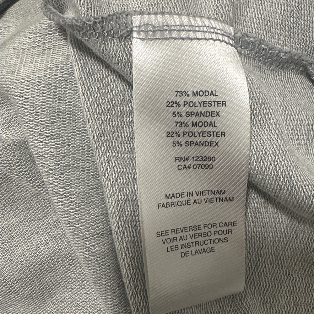 ❤️ Travis Mathew Amenities Crewneck Shirt - Picture 4 of 4